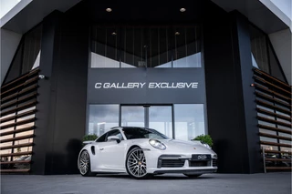 Hoofdafbeelding Porsche 911 Porsche 911 992 3.8 Turbo - Sport Chrono Plus | Kreide Grijs | Panorama | Bose | Lift