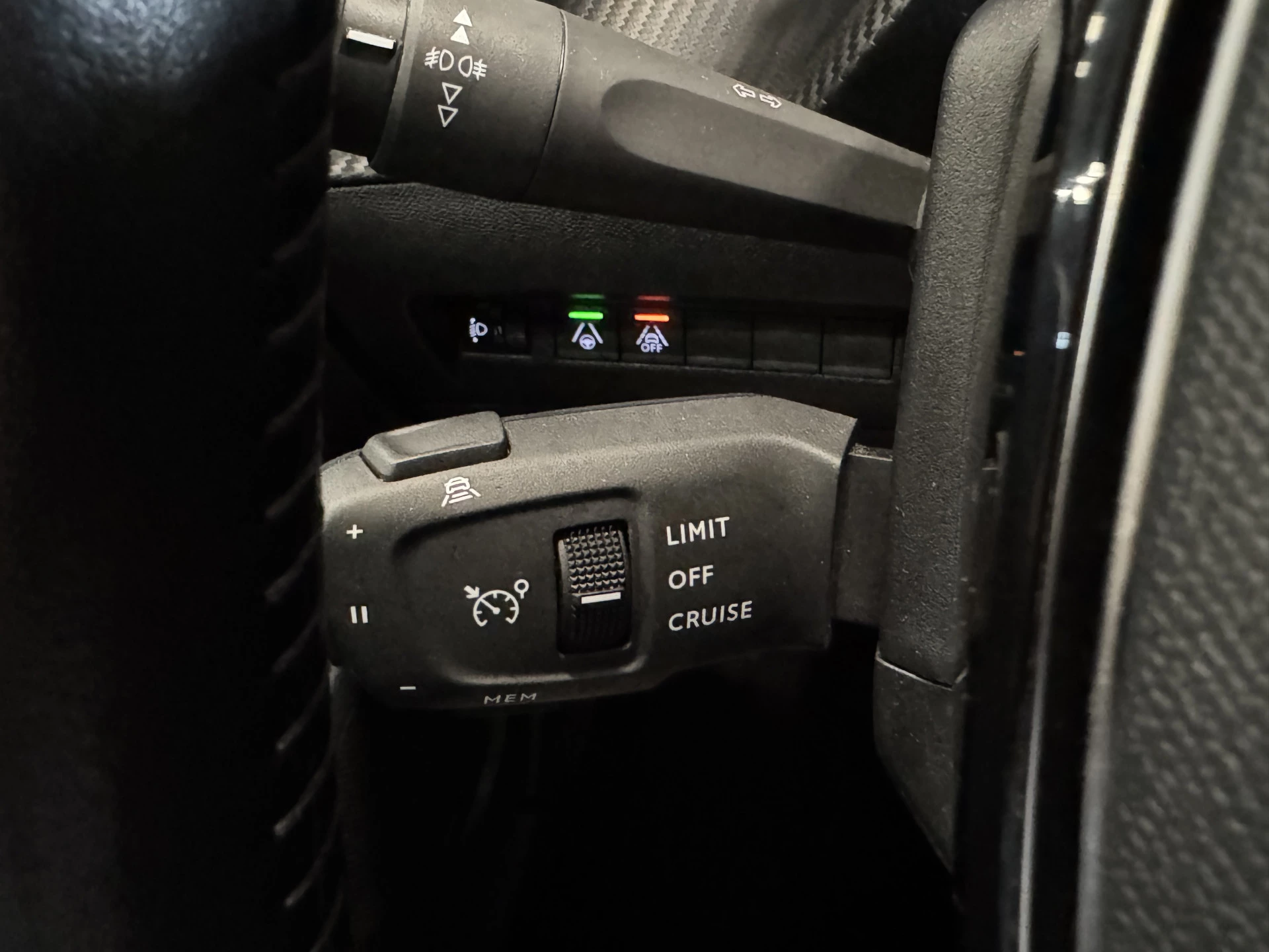 Hoofdafbeelding Peugeot e-2008