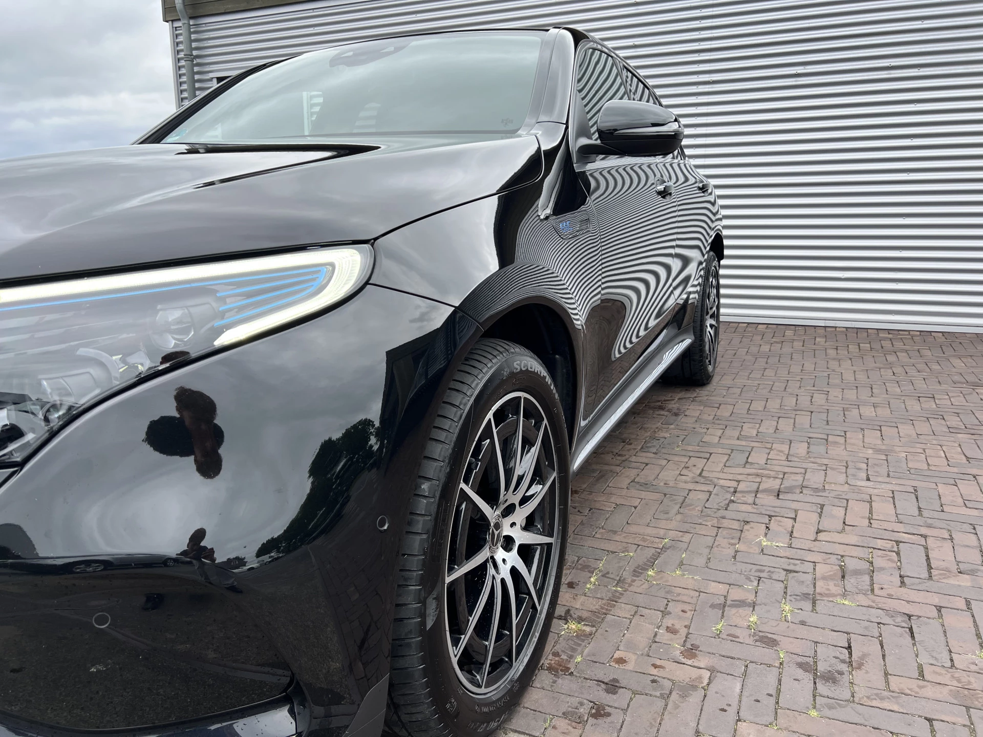 Hoofdafbeelding Mercedes-Benz EQC