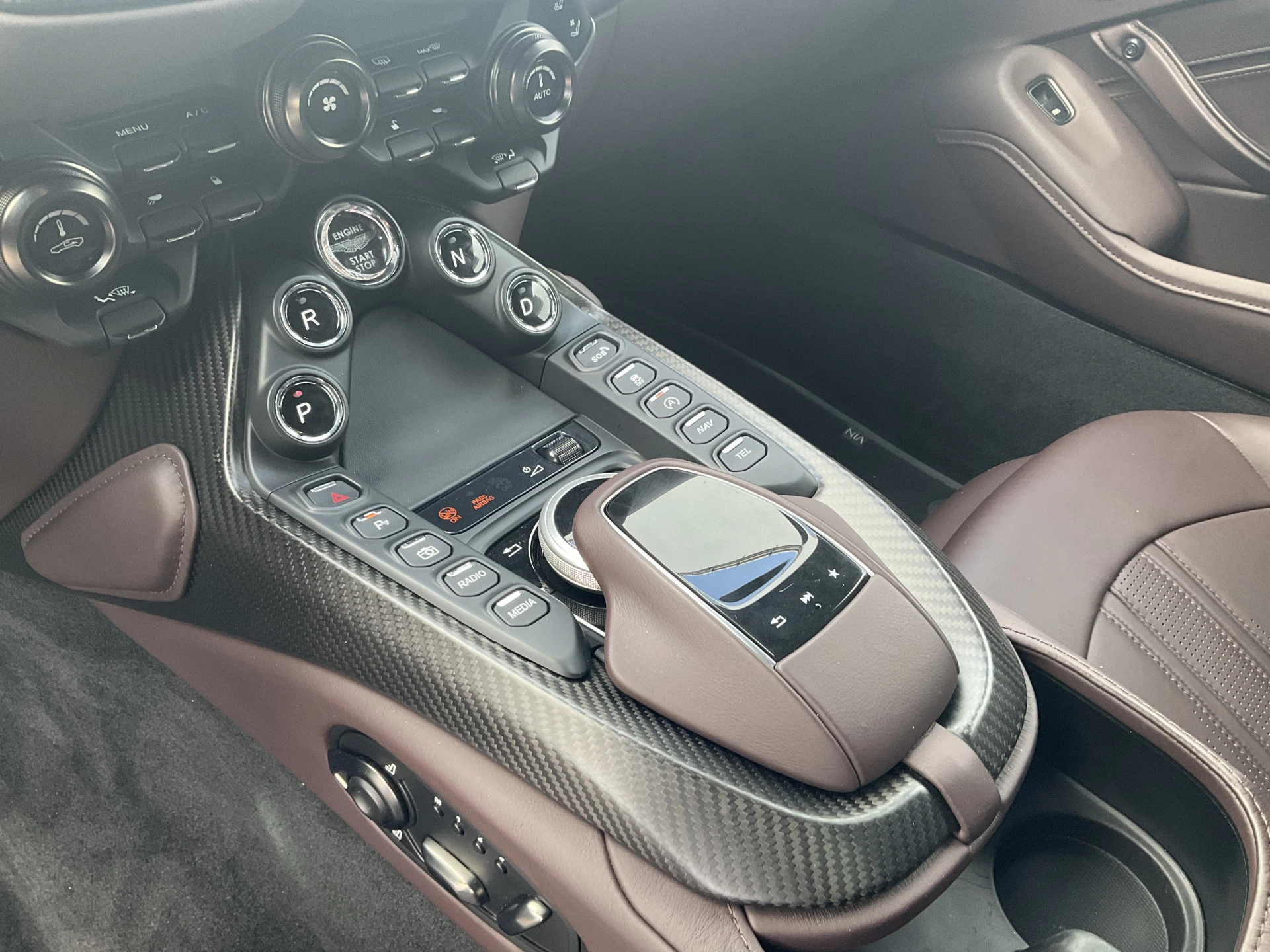 Hoofdafbeelding Aston Martin V8 Vantage