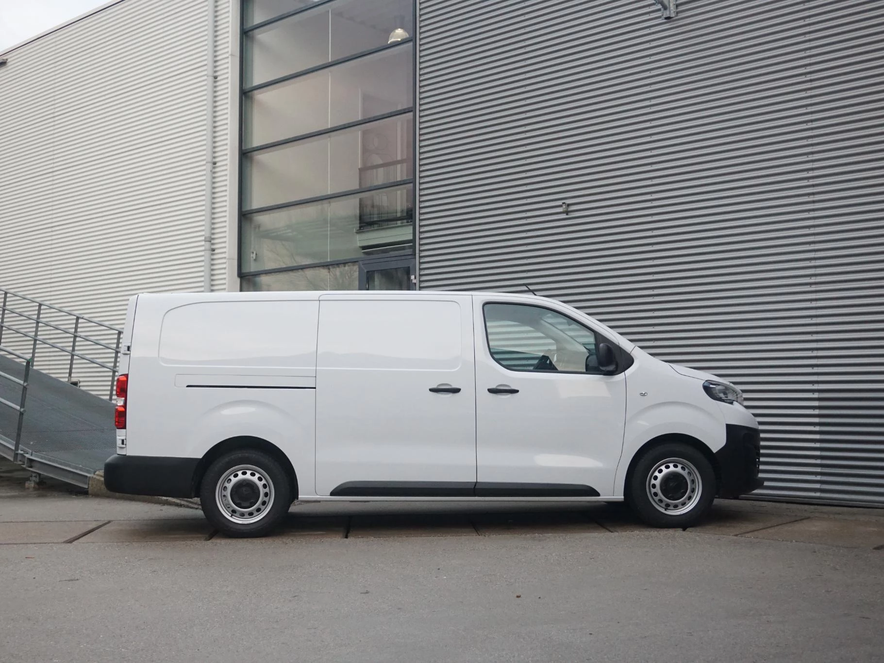 Hoofdafbeelding Peugeot e-Expert