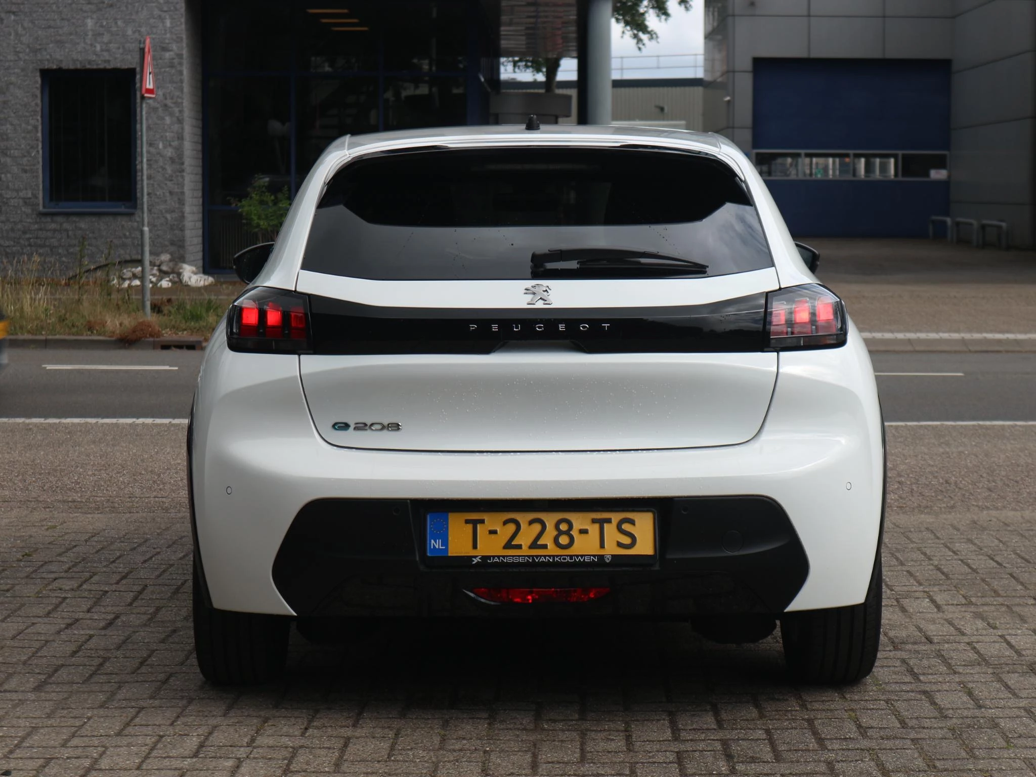 Hoofdafbeelding Peugeot e-208