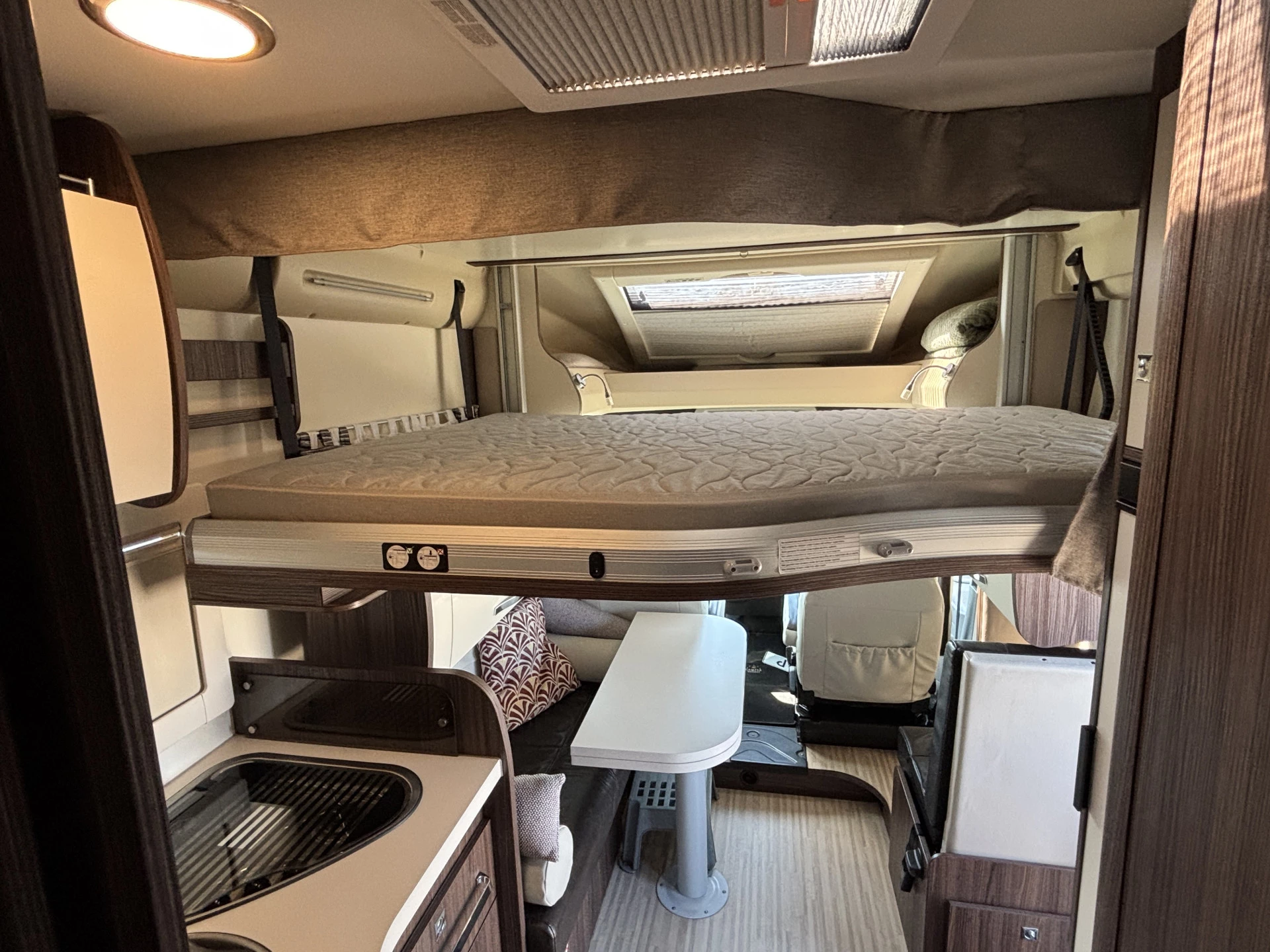 Hoofdafbeelding Benimar TESSORO 497 Automaat / Queensbed / Elektrische Hefbed / Leer / Constructsloten