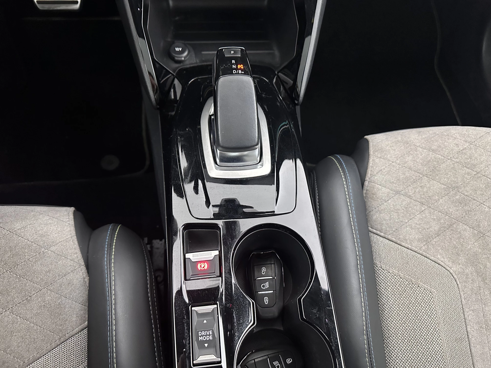 Hoofdafbeelding Peugeot e-208