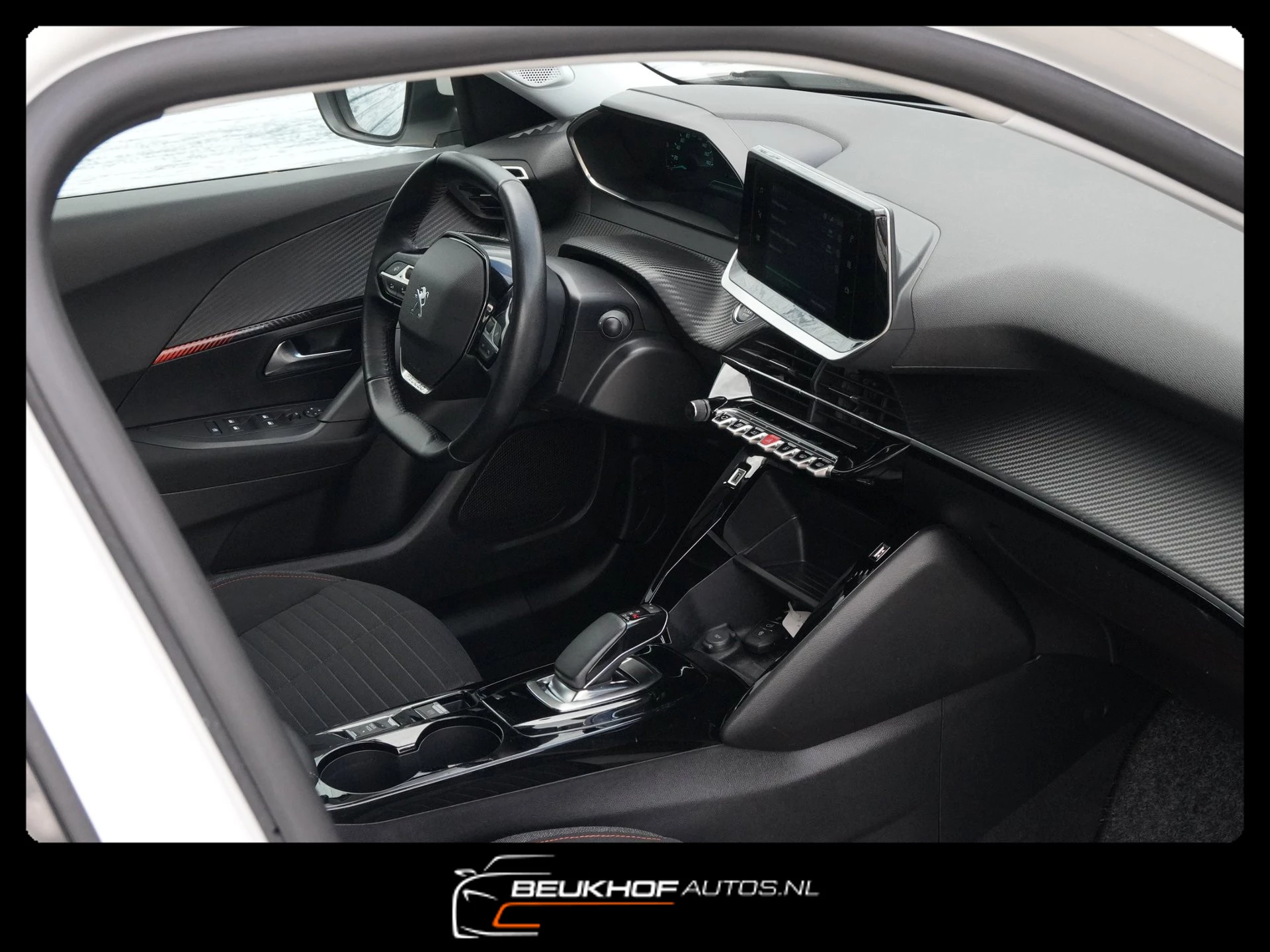 Hoofdafbeelding Peugeot e-2008