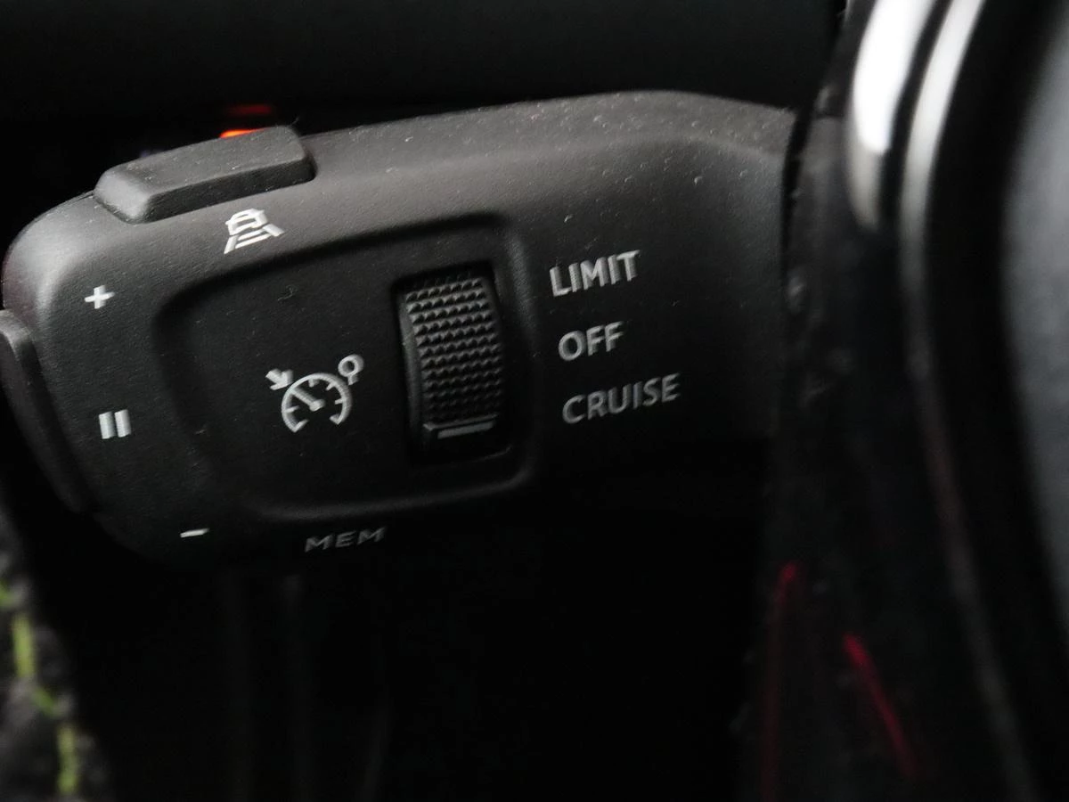 Hoofdafbeelding Peugeot e-2008