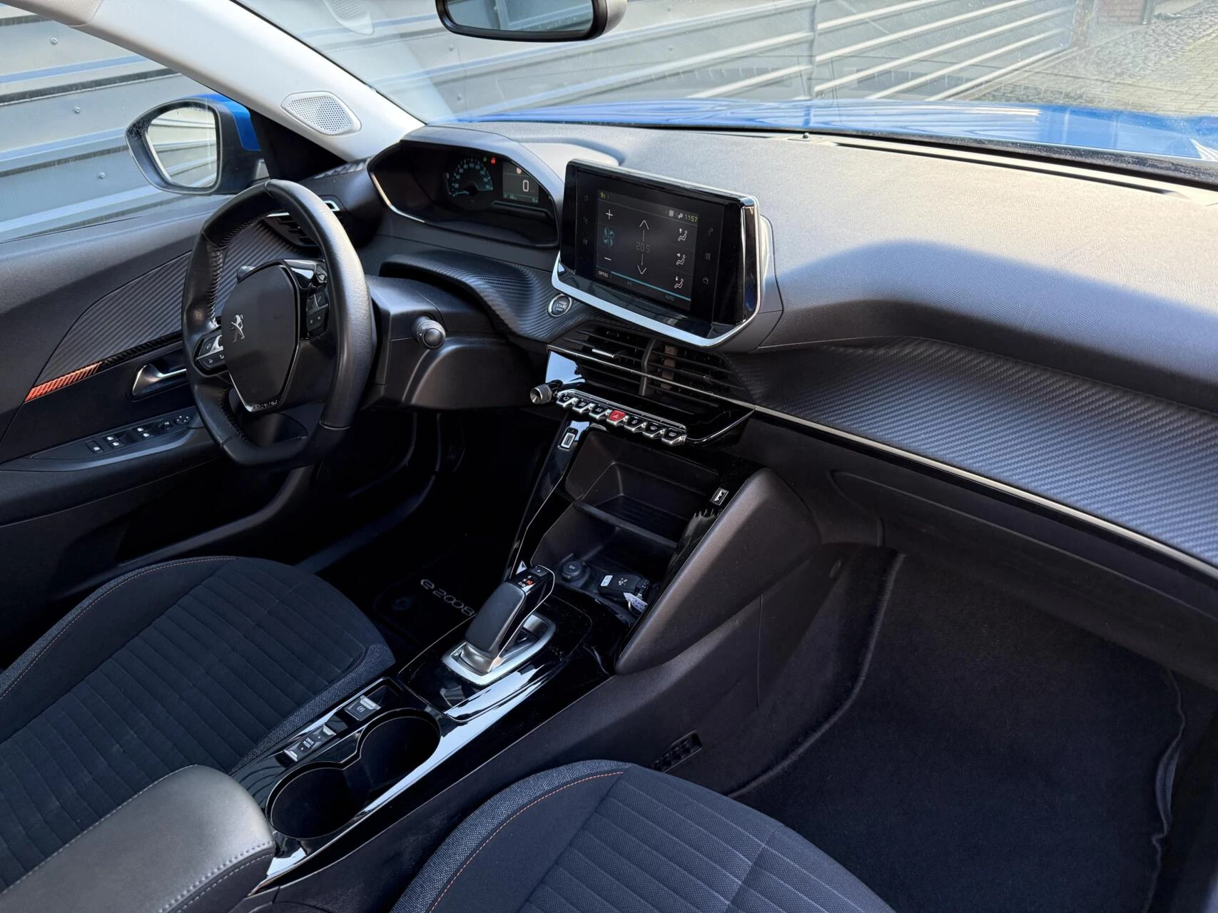 Hoofdafbeelding Peugeot e-2008