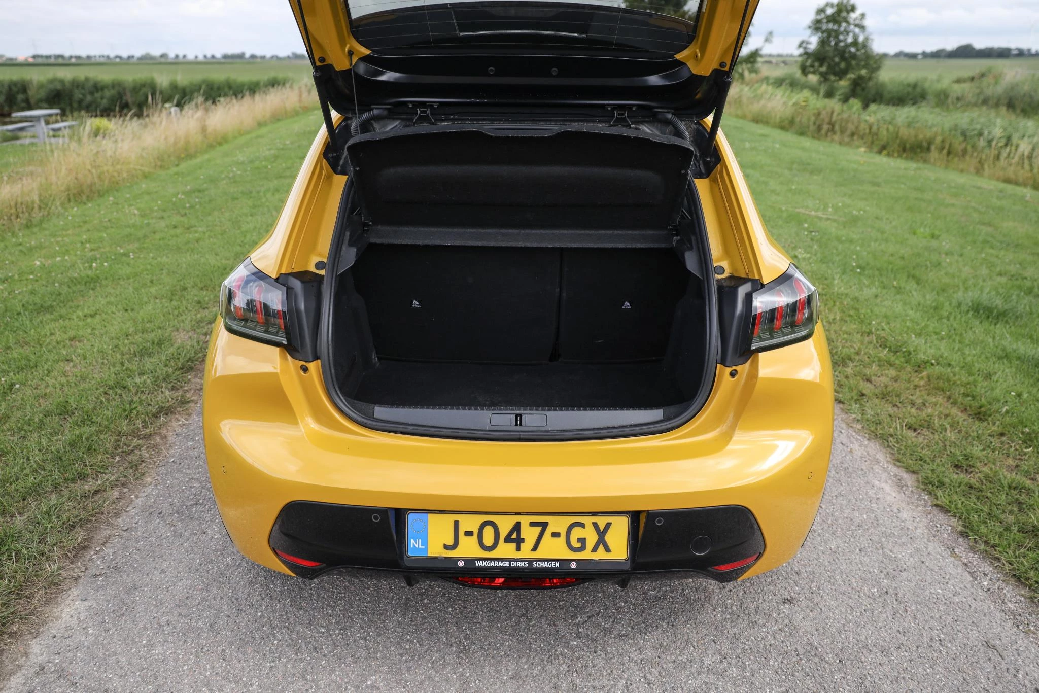 Hoofdafbeelding Peugeot e-208
