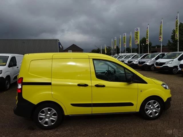 Hoofdafbeelding Ford Transit Courier