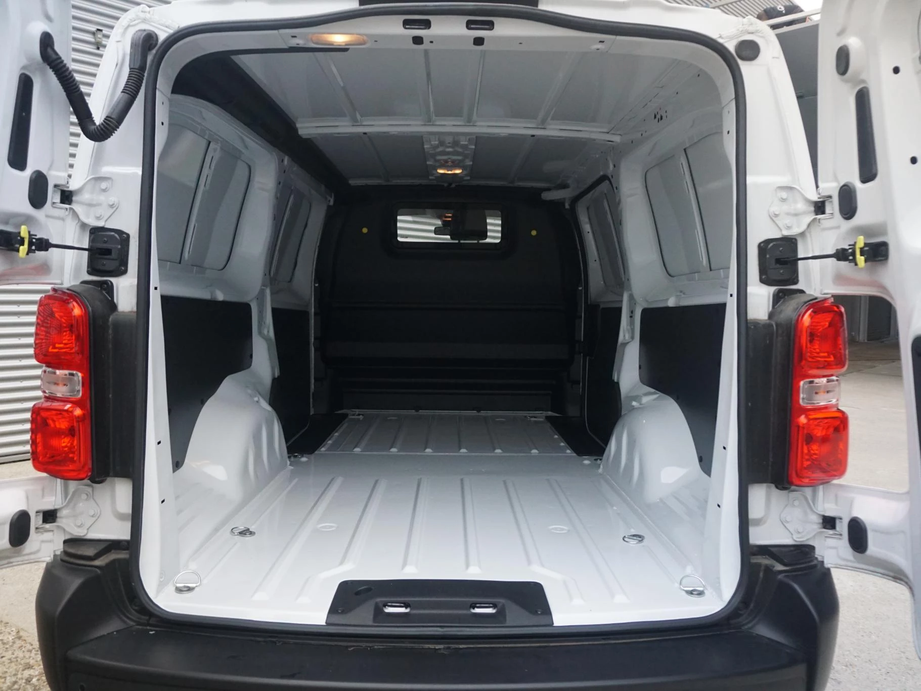 Hoofdafbeelding Peugeot e-Expert