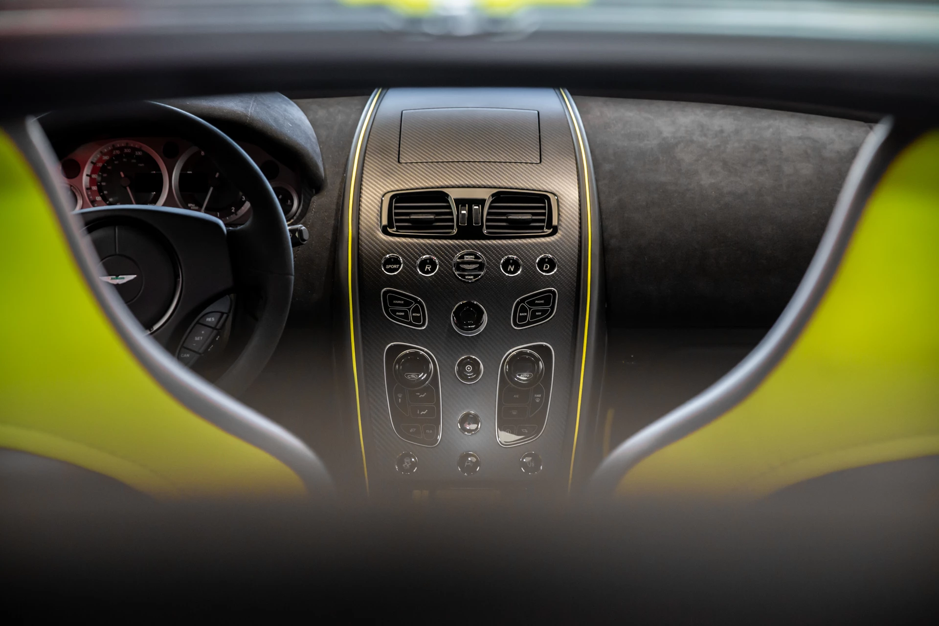 Hoofdafbeelding Aston Martin V8 Vantage