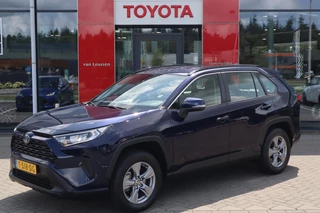 Hoofdafbeelding Toyota RAV4 Toyota RAV4 2.5 HYBRID NL-AUTO FACELIFT NAVI AD-CRUISE APPLE/ANDROID BLUETOOTH DAB+ 17"LMV