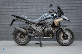 BMW R 1300 GS Triple Black Brons editie! / Van Harten Design / BOS