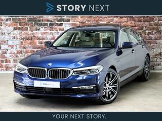 BMW 5 Serie Sedan 530e High Executive Automaat / Schuif-/kanteldak / Stuurwielverwarming / Harman Kardon / Driving Assistant / Massagefunctie / Stoelventilatie / DAB / Parkeerassistent / Night Vision / Comfortstoelen / Achteruitrijcamera / Head-Up Display / 20 Inch