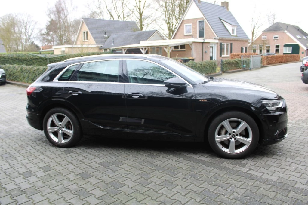 Hoofdafbeelding Audi e-tron