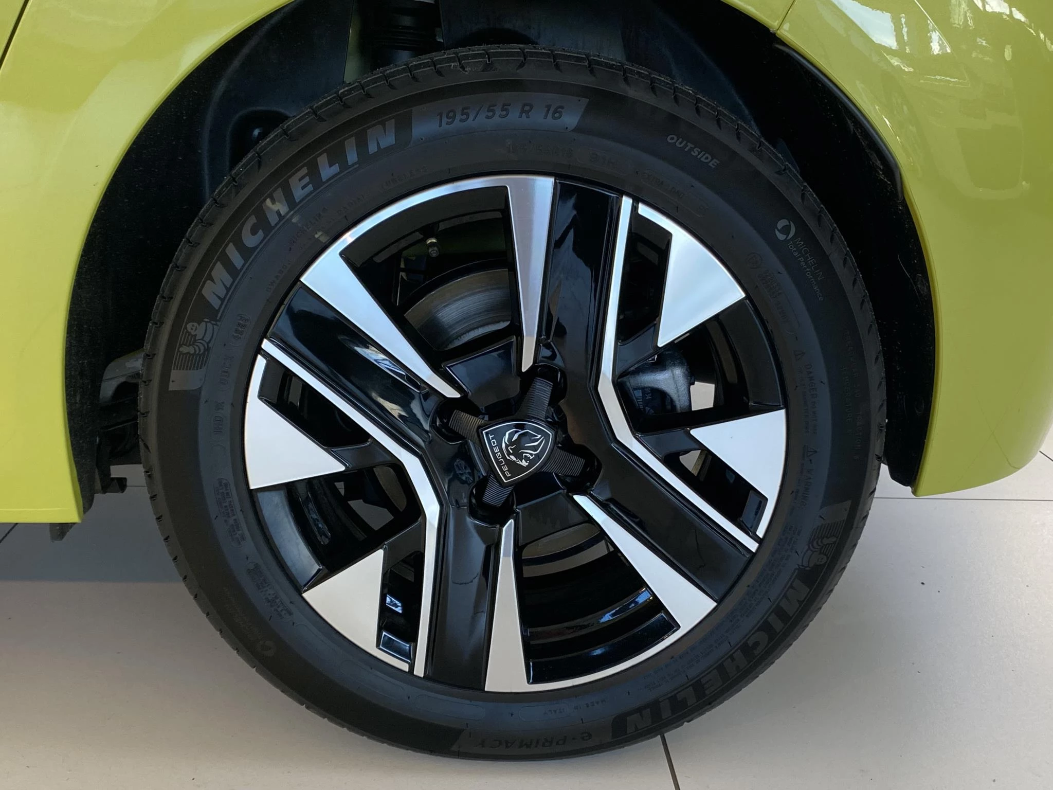Hoofdafbeelding Peugeot e-208