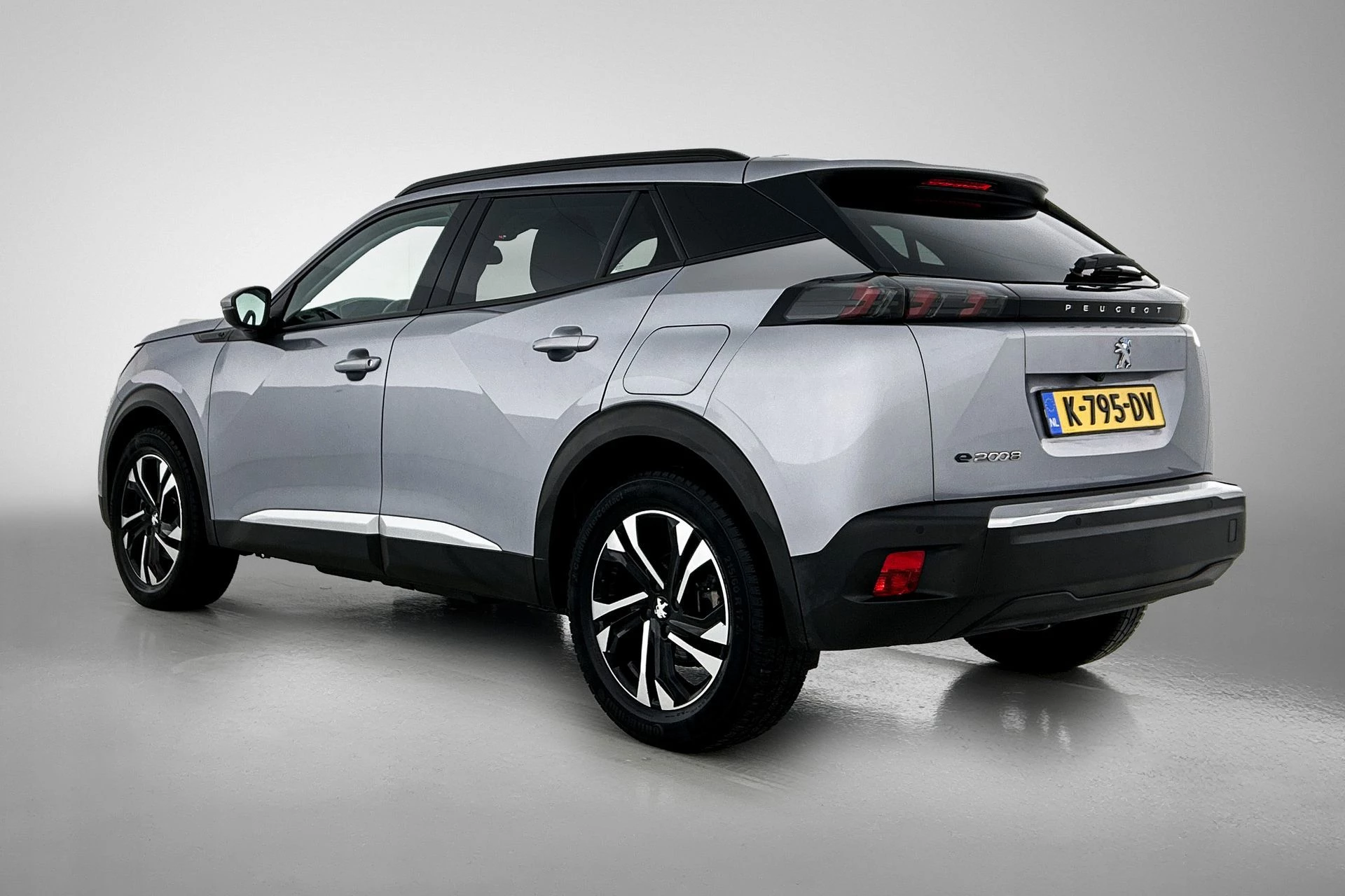 Hoofdafbeelding Peugeot e-2008