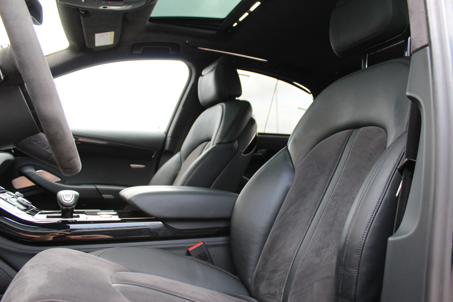 Hoofdafbeelding Audi A8