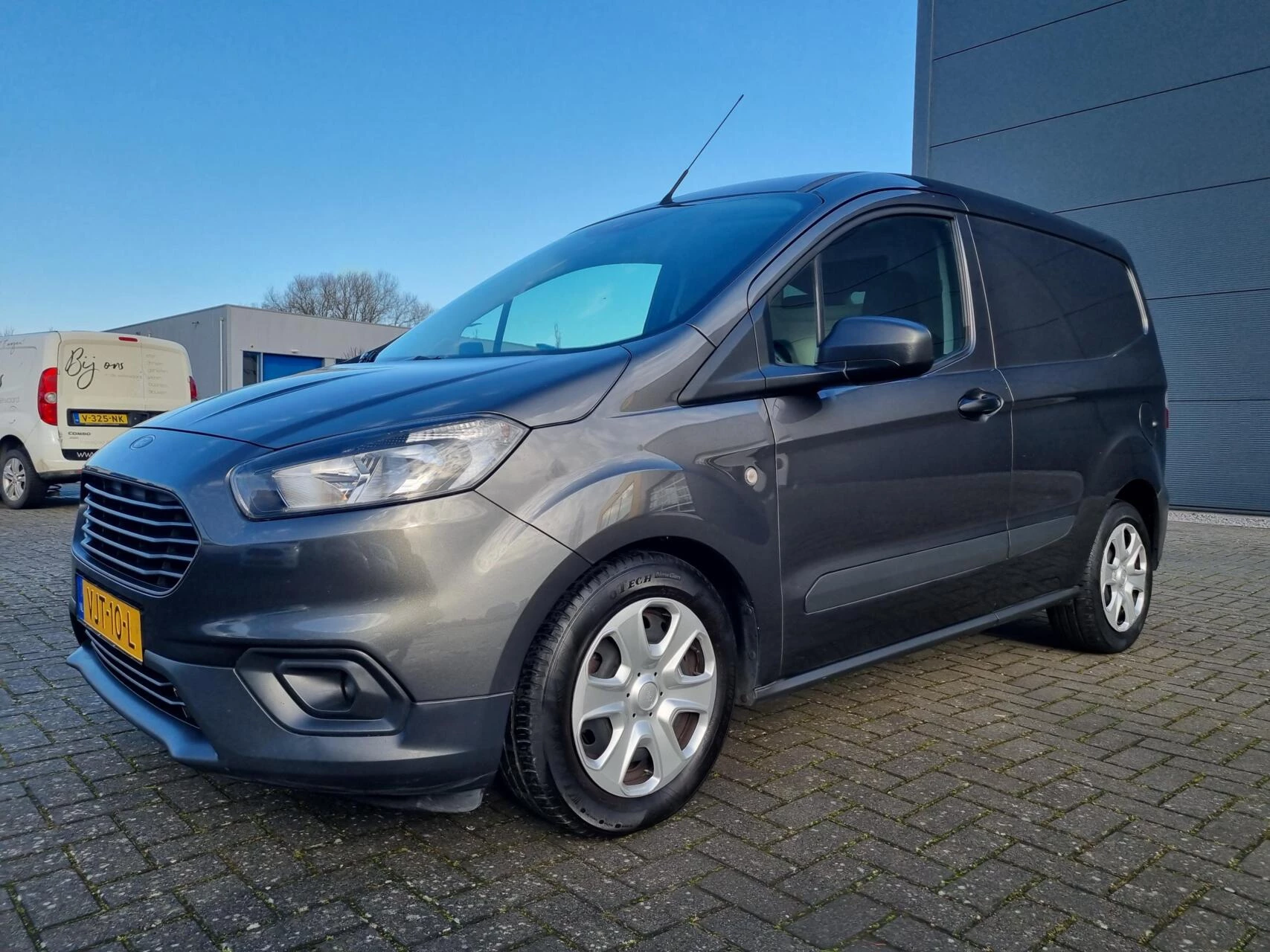 Hoofdafbeelding Ford Transit Courier