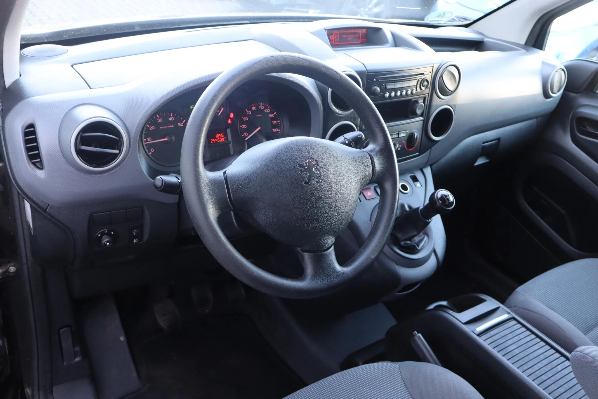 Hoofdafbeelding Peugeot Partner