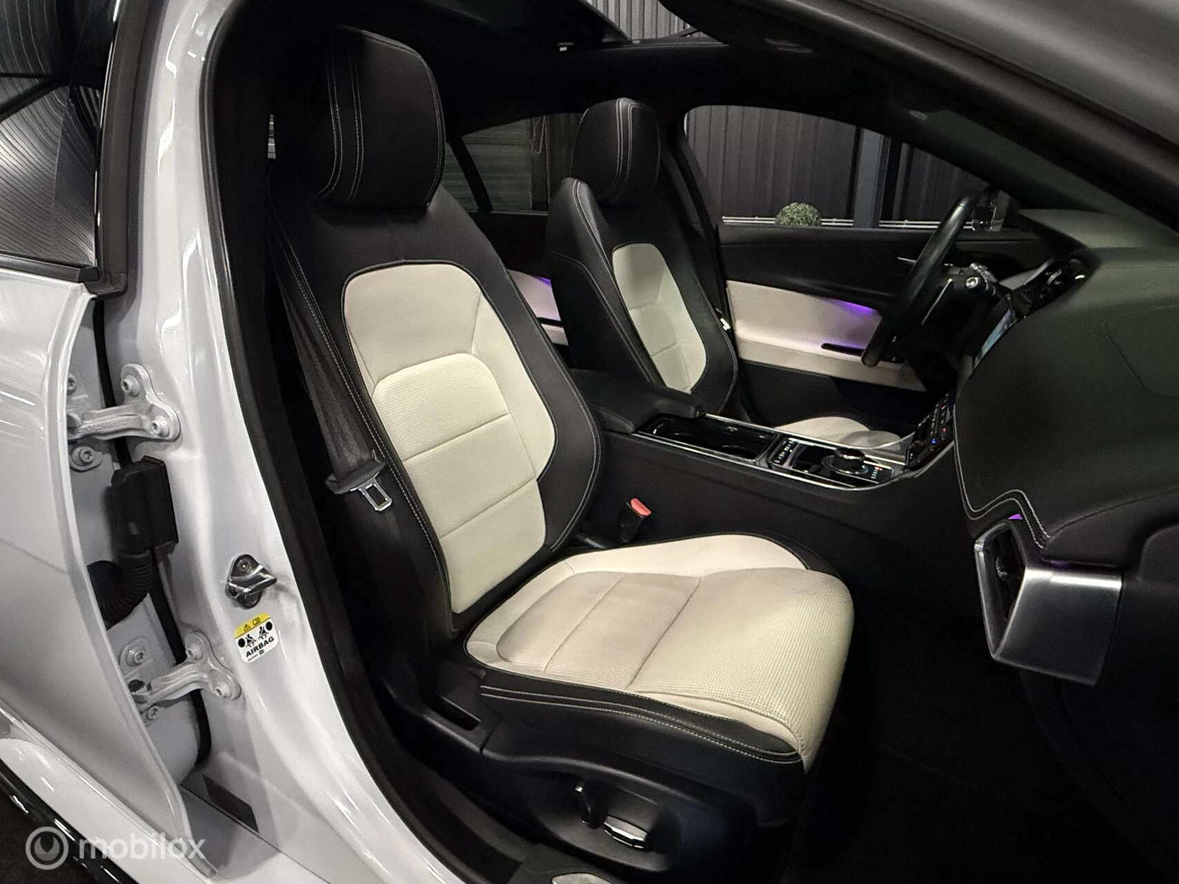 Hoofdafbeelding Jaguar XE