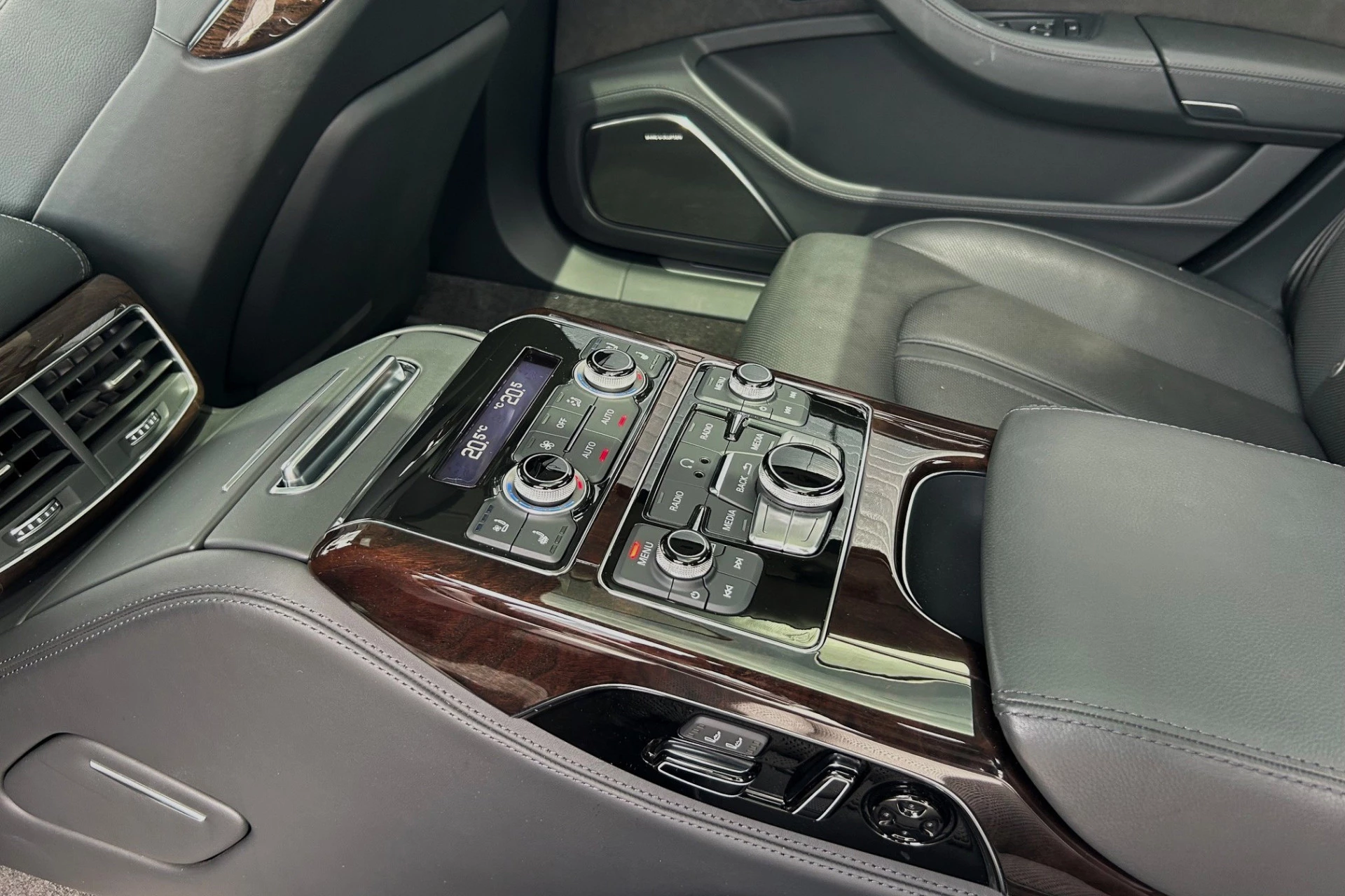 Hoofdafbeelding Audi A8