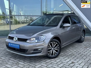 Hoofdafbeelding Volkswagen Golf Volkswagen Golf 1.4 TSI Highline Automaat / Panoramadak / Camera / Stoelverwarming