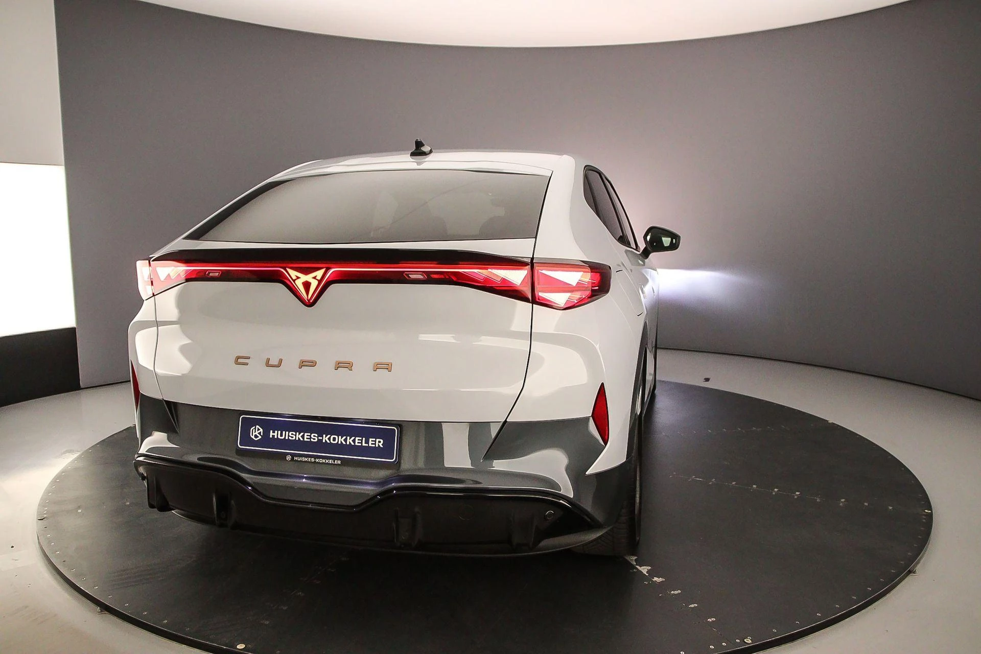 Hoofdafbeelding CUPRA Tavascan