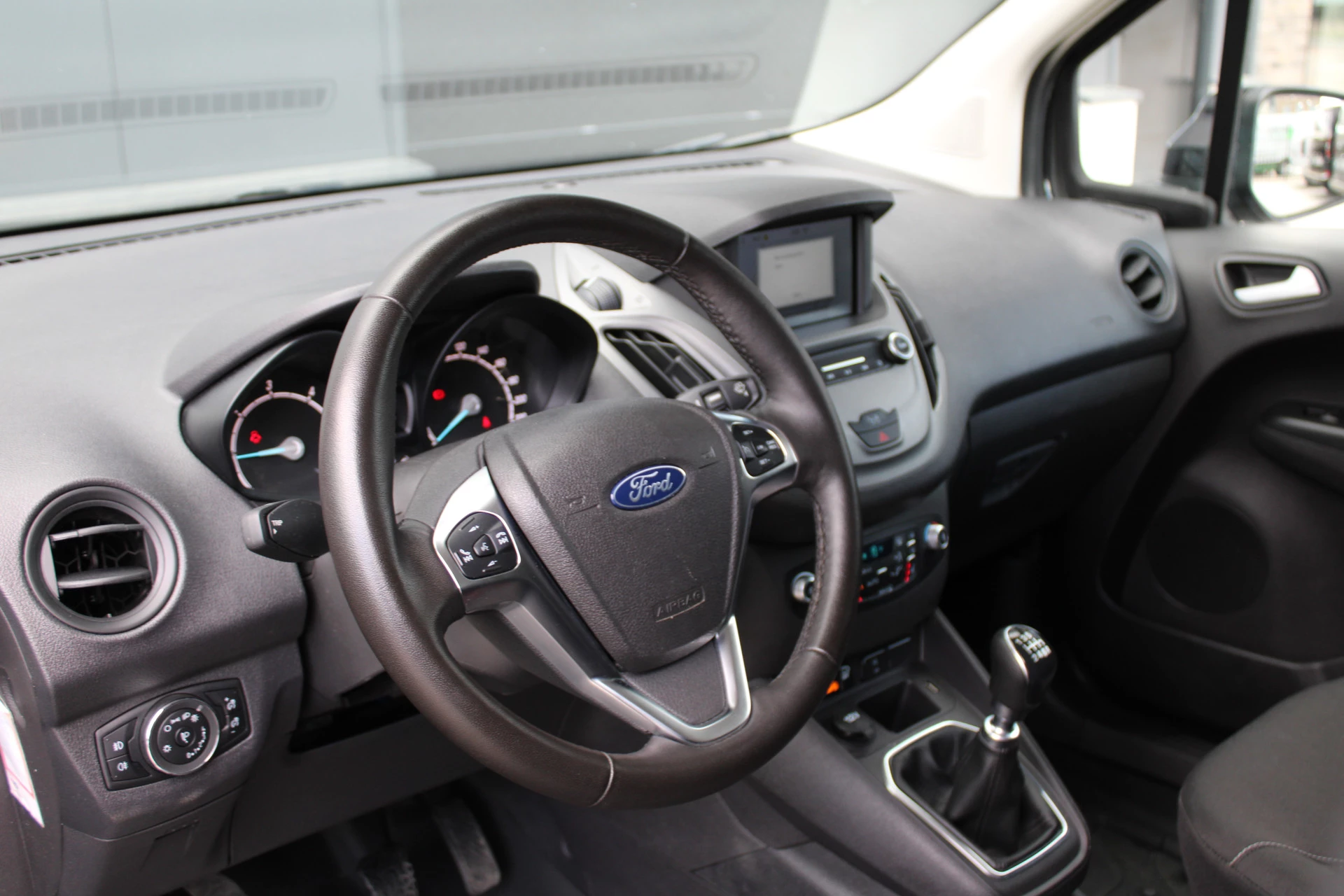 Hoofdafbeelding Ford Transit Courier