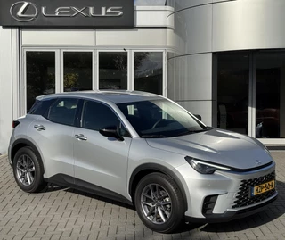 Hoofdafbeelding Lexus LBX Lexus LBX 2WD STOELVERW STUURVERW PARK-SENSOR BLIND-SPOT CARPLAY LENDESTEUN