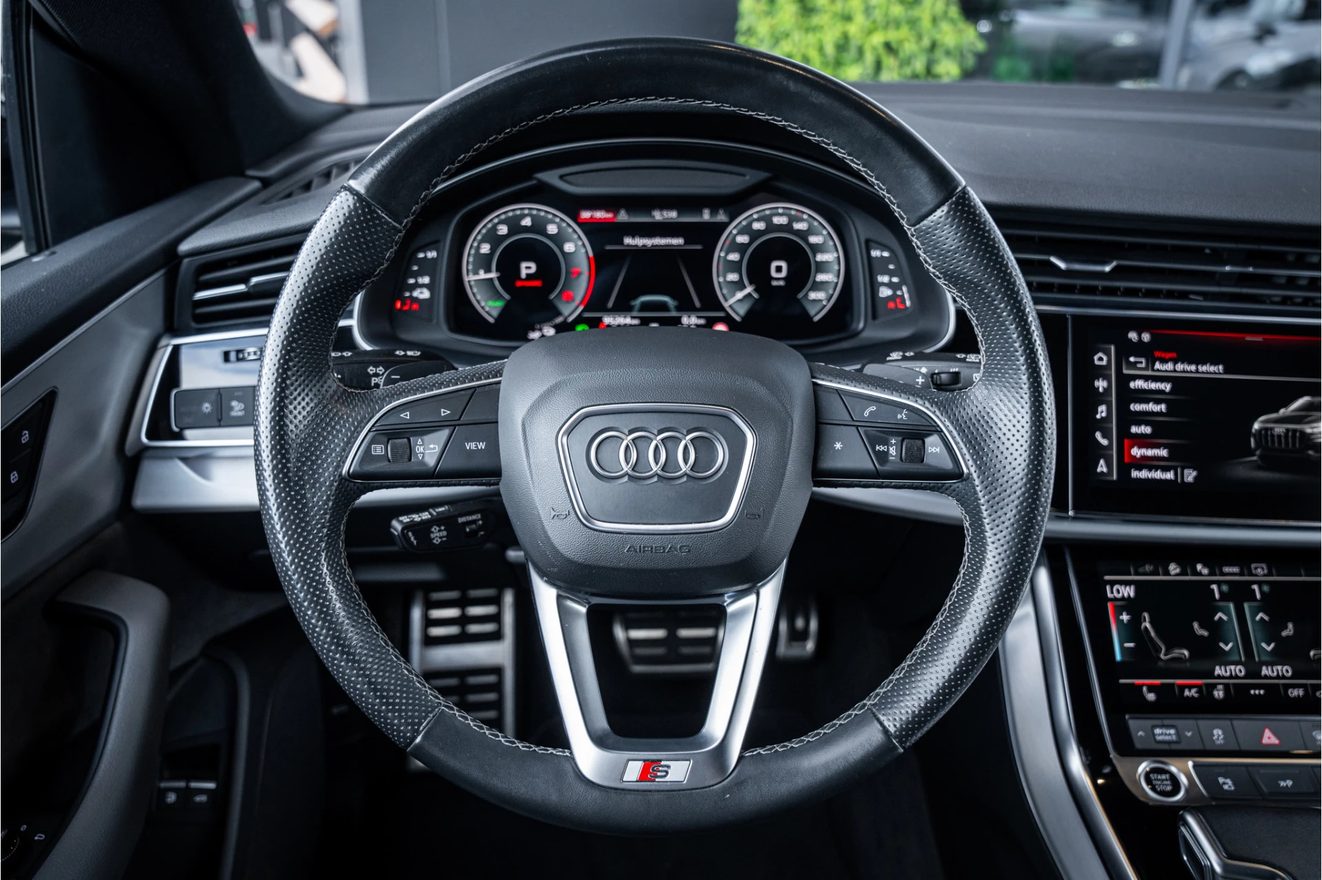 Hoofdafbeelding Audi Q8