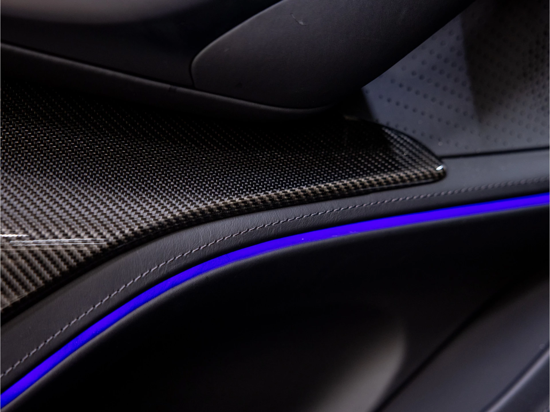 Hoofdafbeelding Aston Martin DBX