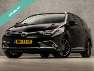 Toyota Auris Touring Sports 1.8 Hybrid Sport Automaat (PANORAMADAK, NAVIGATIE, LEDER, STOELVERWARMING, CAMERA, SPORTSTOELEN, KEYLESS, LED KOPLAMPEN, NIEUWE APK, NIEUWSTAAT)