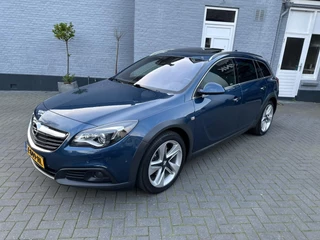 Hoofdafbeelding Opel Insignia Opel Insignia Sports Tourer 2.0 T | 4x4 | PANO | LEER | CAMERA | BOMVOL |
