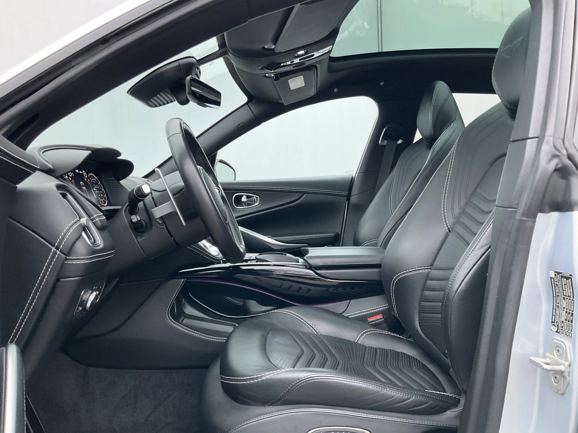 Hoofdafbeelding Aston Martin DBX