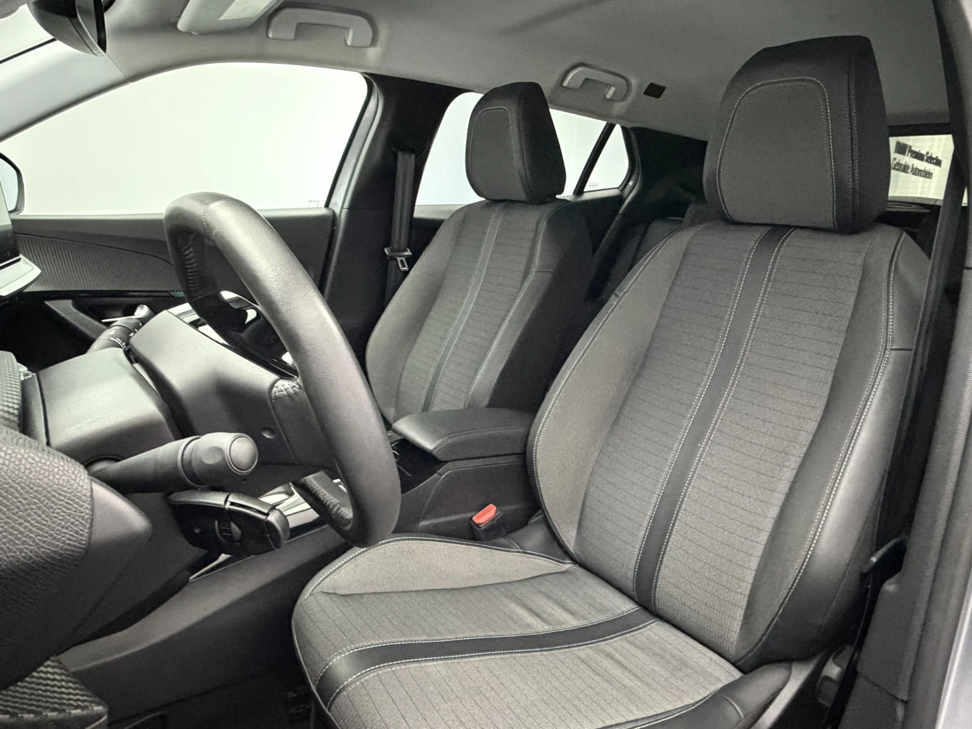 Hoofdafbeelding Peugeot e-2008