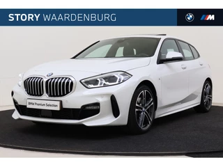 BMW 1 Serie 118i M Sport Automaat / Panoramadak / Sportstoelen / Achteruitrijcamera / LED / M Sportonderstel / Live Cockpit Professional