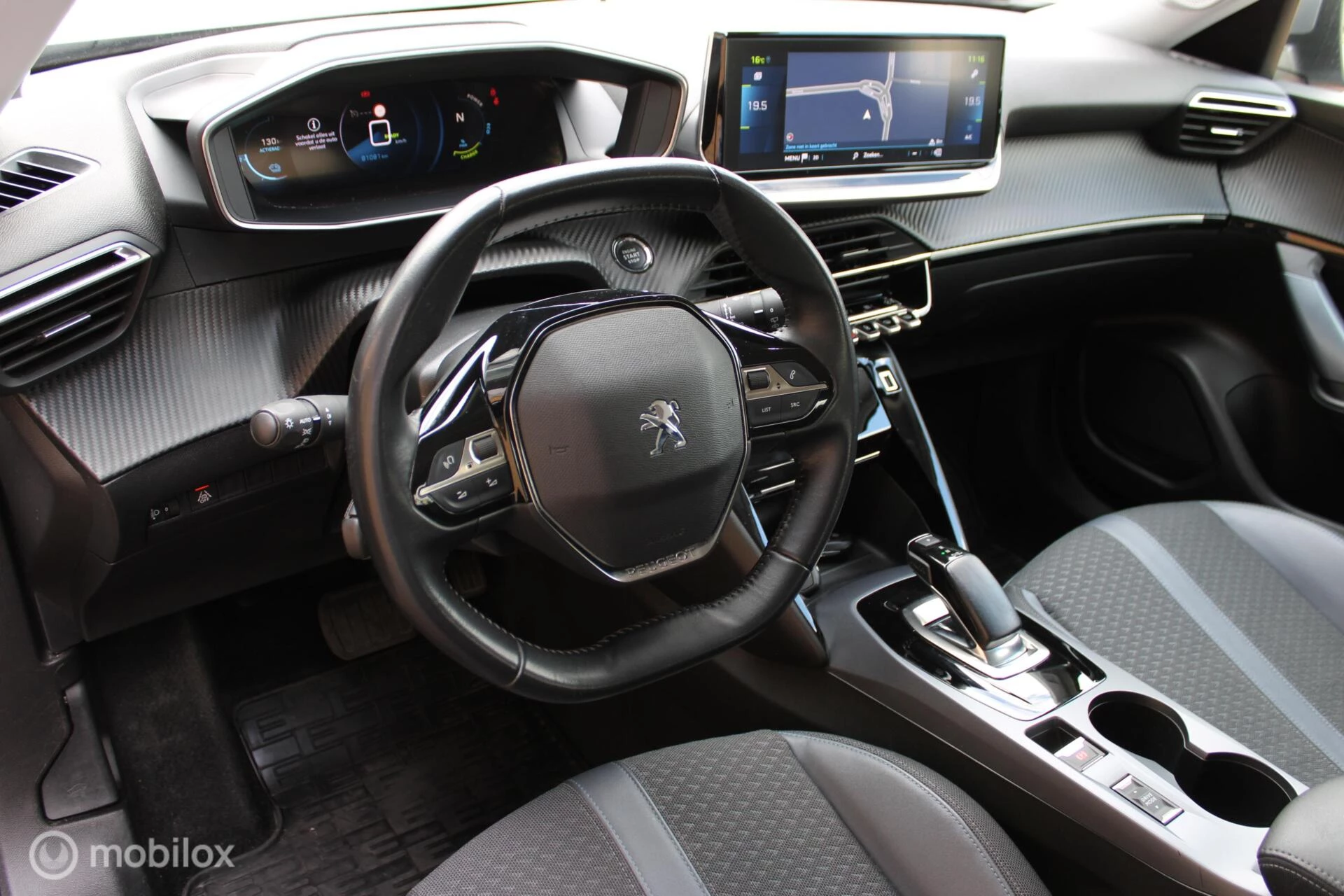 Hoofdafbeelding Peugeot e-2008