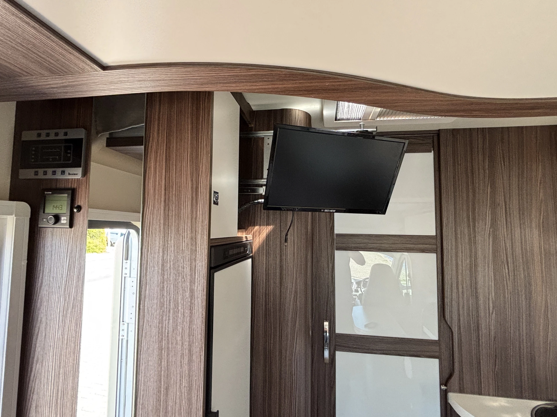 Hoofdafbeelding Benimar TESSORO 497 Automaat / Queensbed / Elektrische Hefbed / Leer / Constructsloten