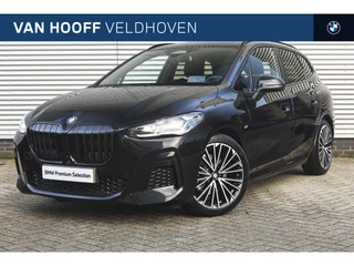 BMW 2 Serie Active Tourer 220i High Executive M Sport Automaat / Panoramadak / Trekhaak / Sportstoelen / Stoelverwarming / Adaptieve LED / Parking Assistant Plus / Head-Up / Harman Kardon