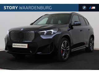 BMW iX1 eDrive20 M Sport / Panoramadak / Sportstoelen / Achteruitrijcamera / M Adaptief onderstel / Adaptieve LED / Comfort Access