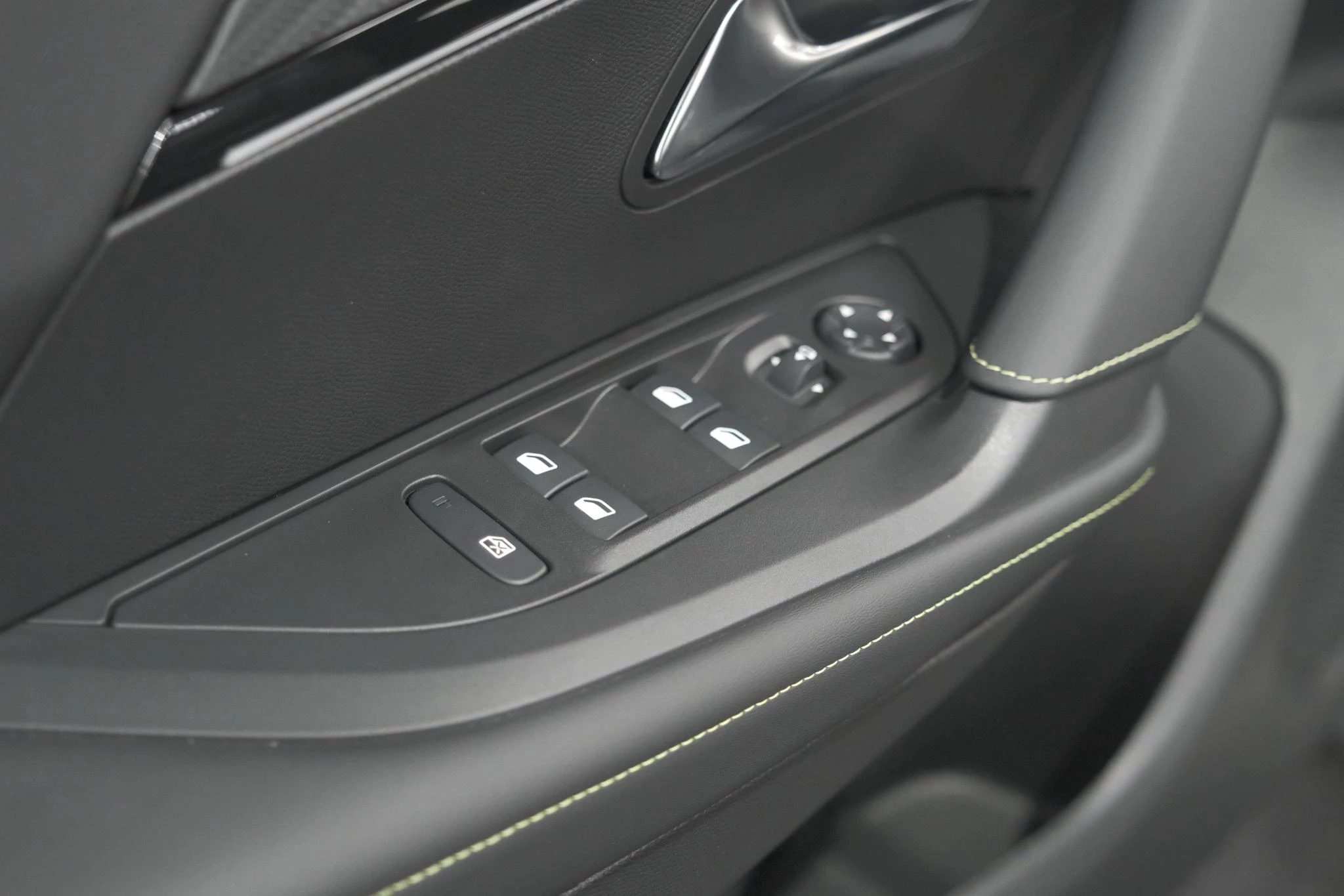 Hoofdafbeelding Peugeot e-2008