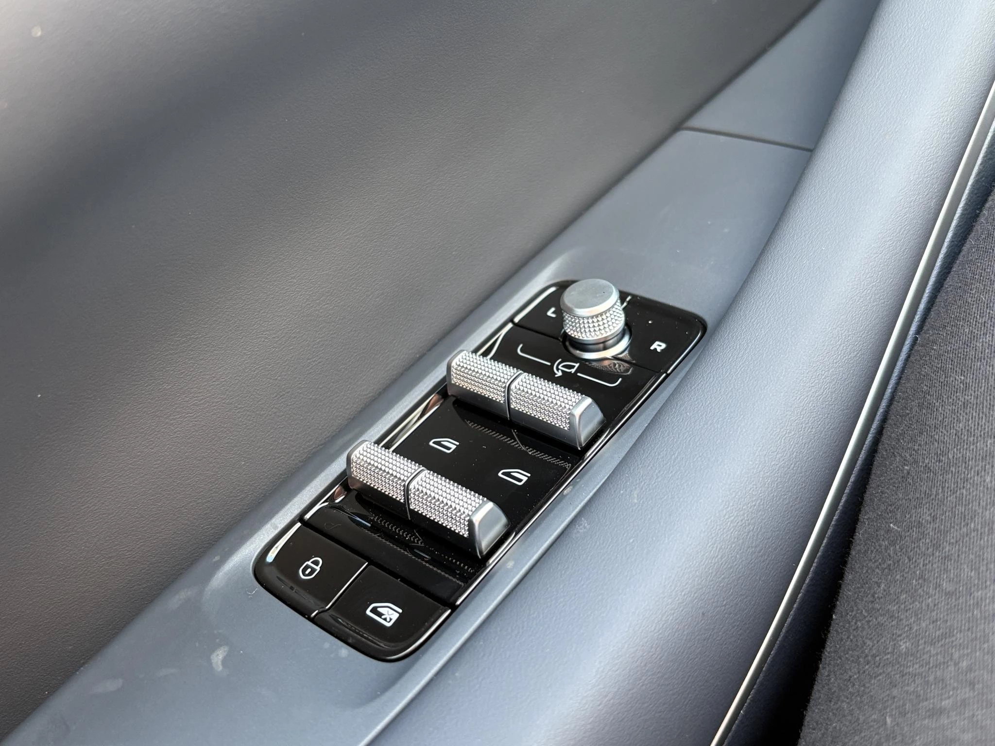 Hoofdafbeelding Geely E5