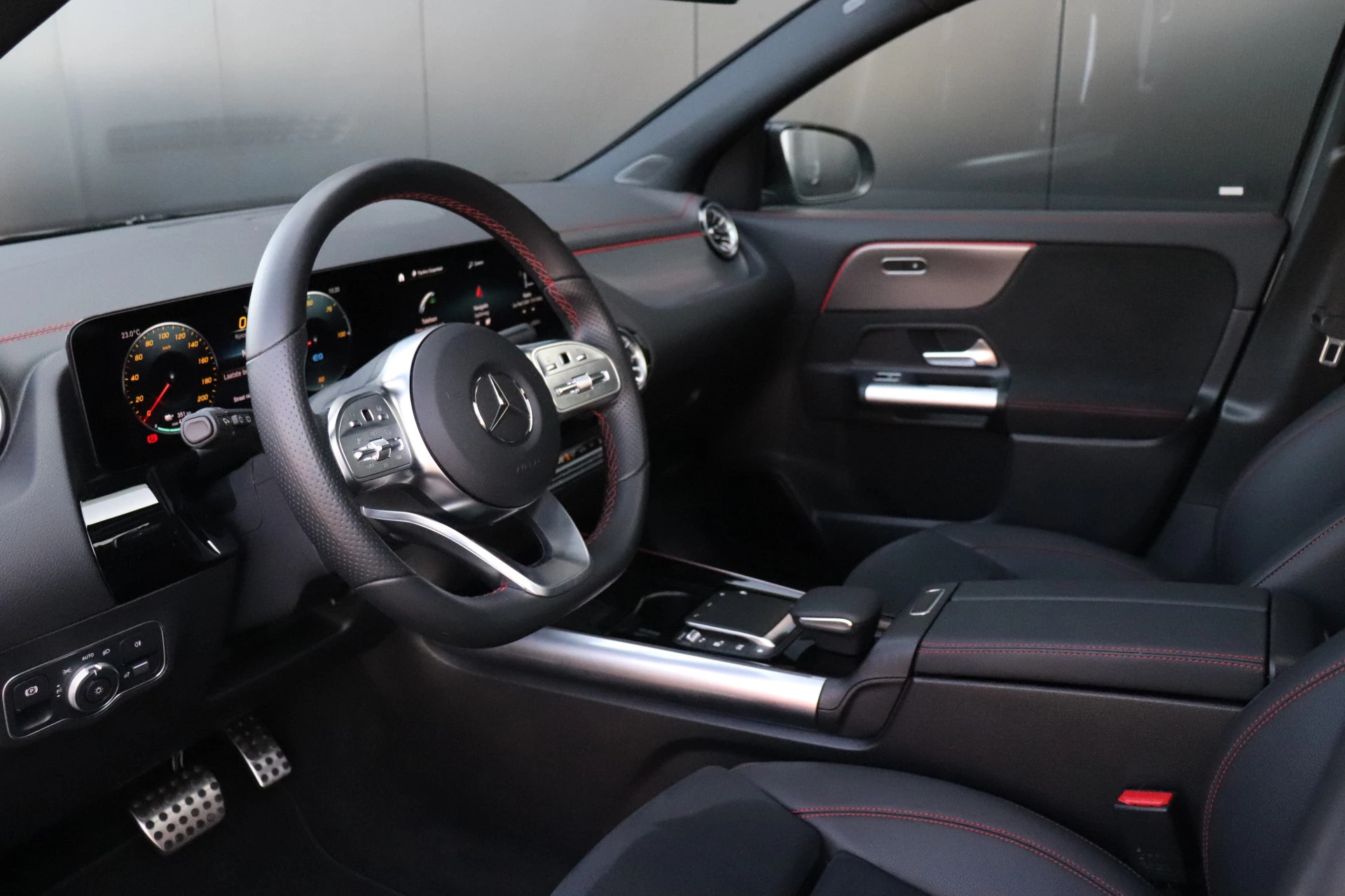 Hoofdafbeelding Mercedes-Benz EQA
