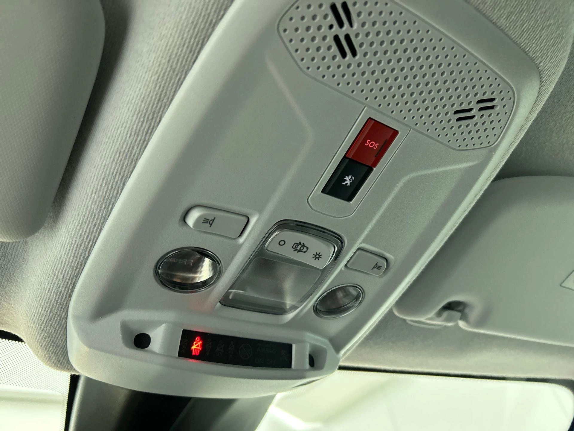 Hoofdafbeelding Peugeot e-208