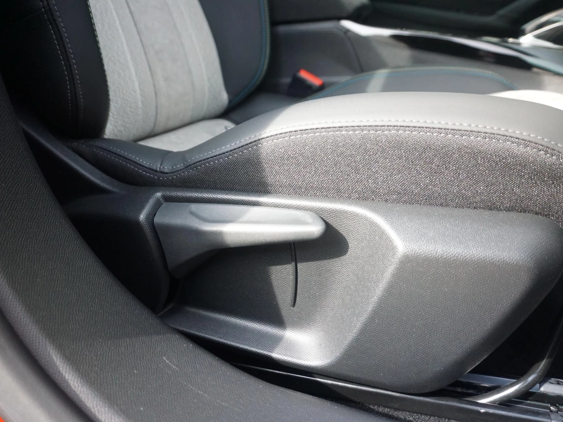 Hoofdafbeelding Peugeot e-2008