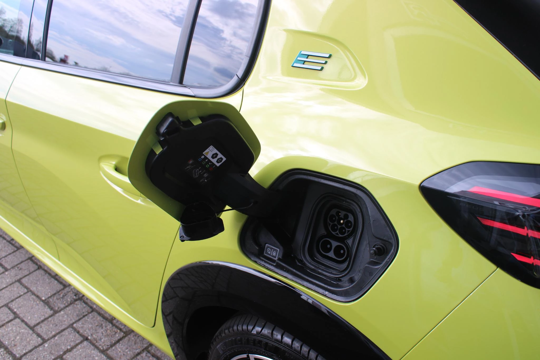 Hoofdafbeelding Peugeot e-208