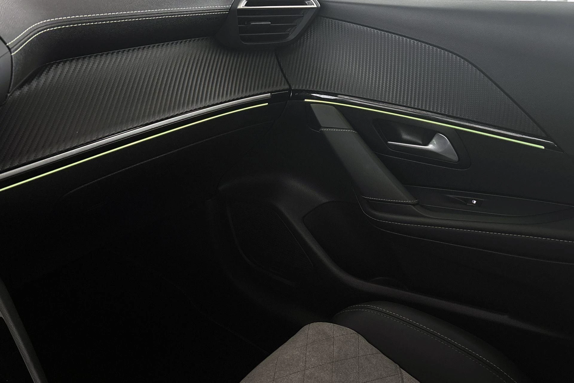 Hoofdafbeelding Peugeot e-208