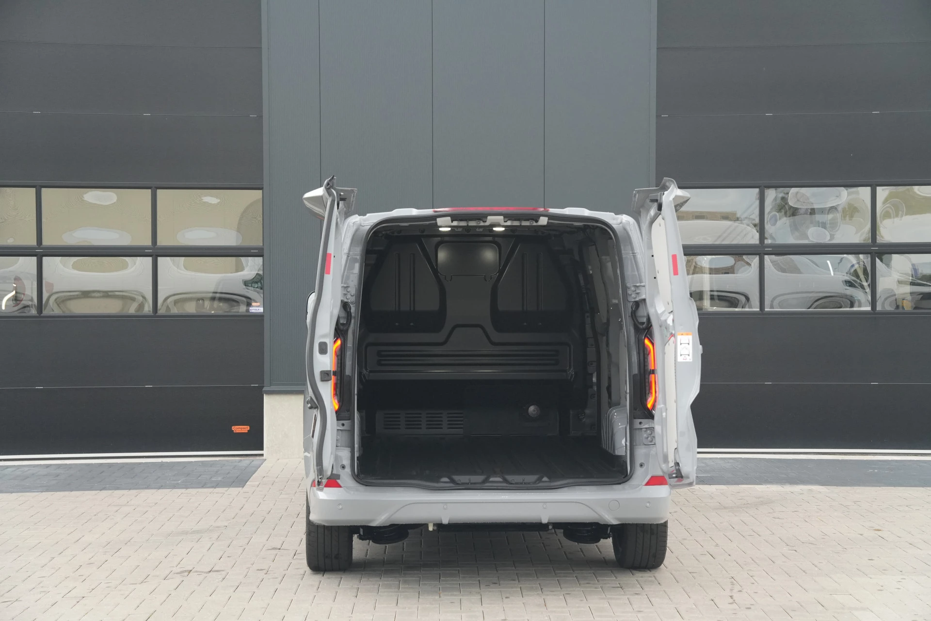 Hoofdafbeelding Ford E-Transit Custom