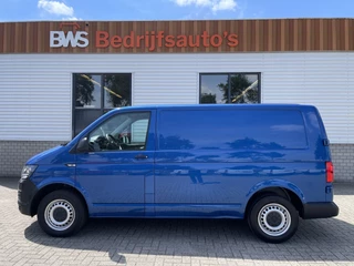 Hoofdafbeelding Volkswagen Transporter Volkswagen Transporter 2.0 TDI L1H1 Trendline / rijklaar € 13.950 ex btw / lease vanaf € 335 / airco / blauw metallic / achterdeuren / comfort stoelen !